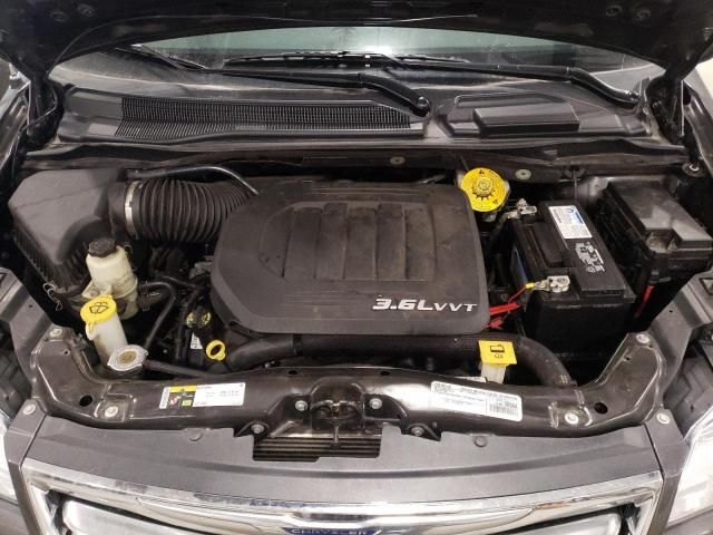 2016 Chrysler Town & Country Touring l