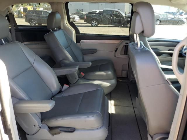 2012 Volkswagen Routan SE