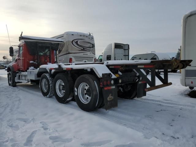 2018 Mack 700 GU700