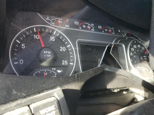 2020 International LT625