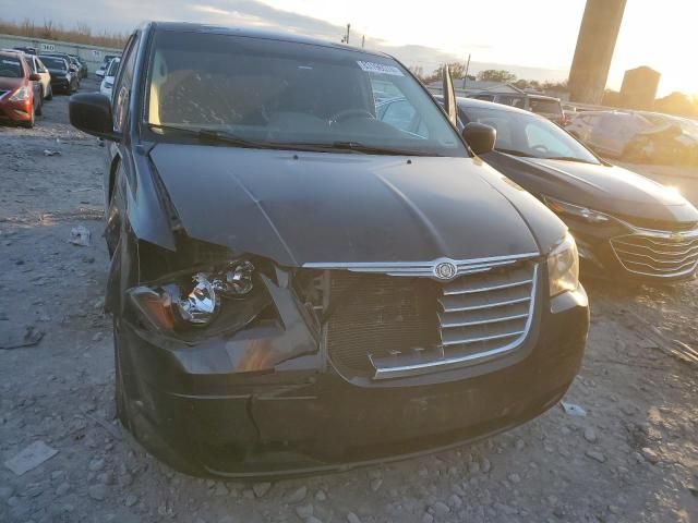 2010 Chrysler Town & Country LX