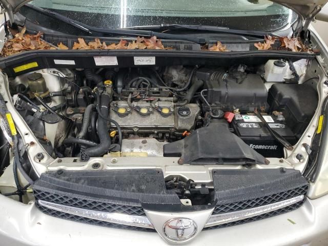 2004 Toyota Sienna XLE