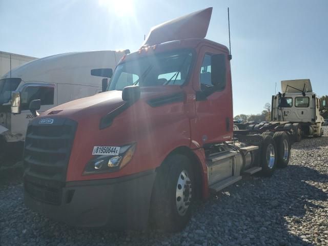 2020 Freightliner Cascadia 126