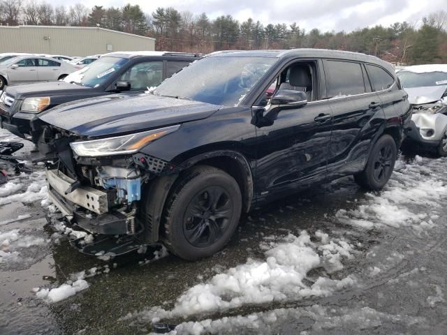 2022 Toyota Highlander Hybrid XLE