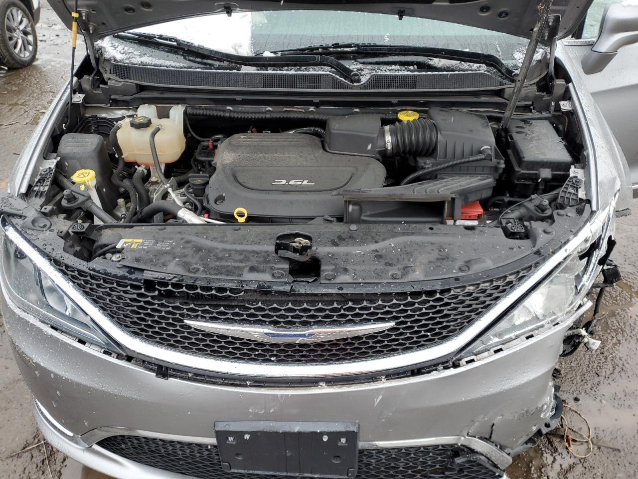2017 Chrysler Pacifica Touring l