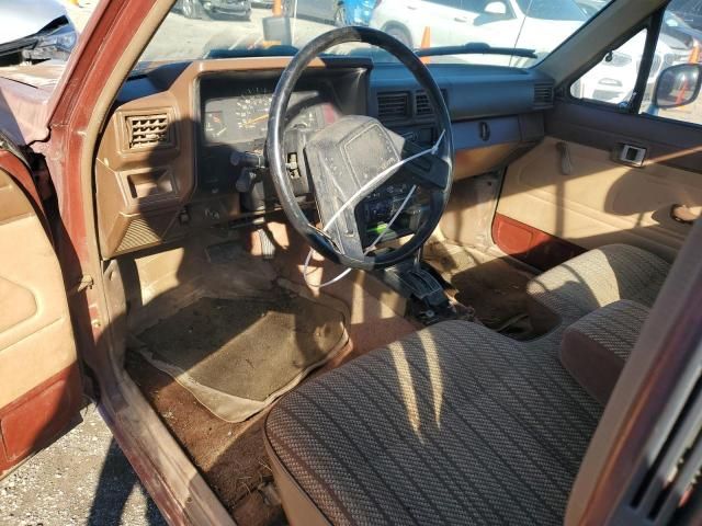 1985 Toyota Pickup Xtracab RN56 DLX