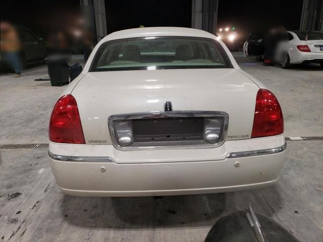 2005 Lincoln Town Car Signature