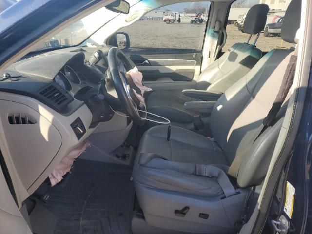 2014 Volkswagen Routan SE