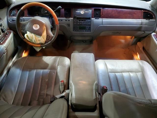 2003 Lincoln Town Car Signature