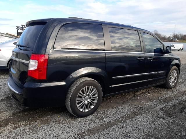 2013 Chrysler Town & Country Touring L