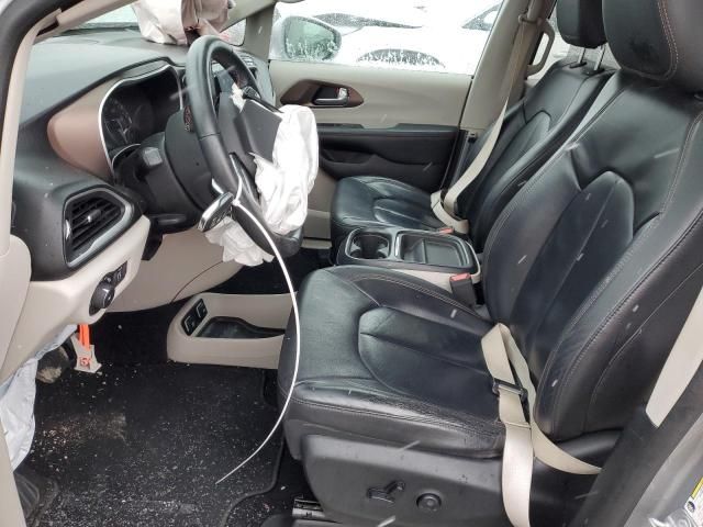 2017 Chrysler Pacifica Touring l