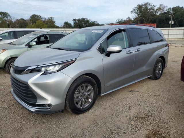 2021 Toyota Sienna XLE