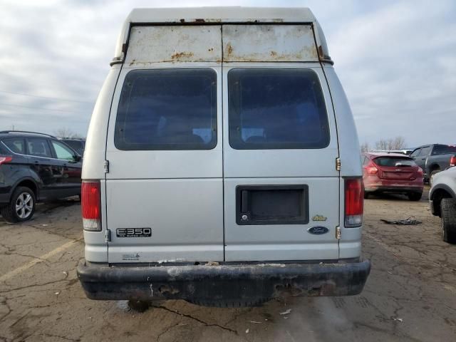 2004 Ford Econoline E350 Super Duty Wagon