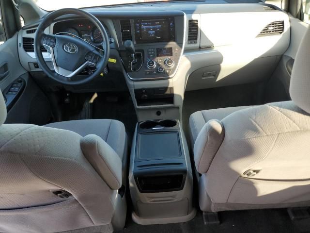 2017 Toyota Sienna LE