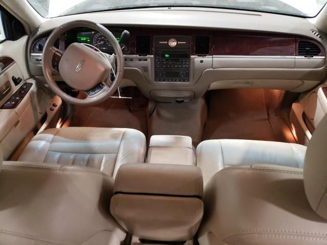 2005 Lincoln Town Car Signature