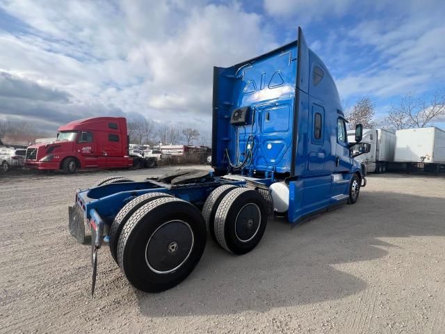 2021 Freightliner Cascadia 126