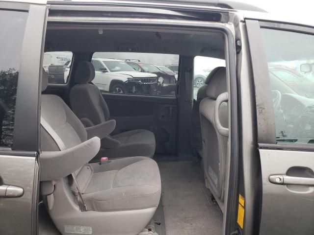 2005 Toyota Sienna CE