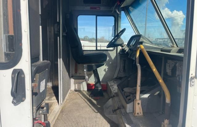 2006 Freightliner Chassis M Line WALK-IN Van