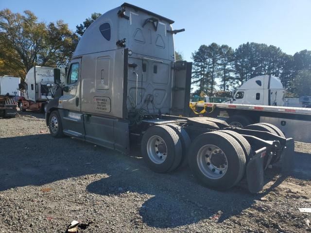 2015 Freightliner Cascadia 125