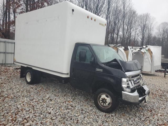 2019 Ford Econoline E450 Super Duty Cutaway Van