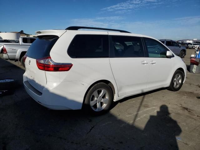 2017 Toyota Sienna LE