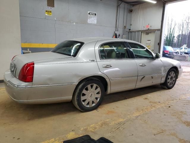 2005 Lincoln Town Car Signature Limited