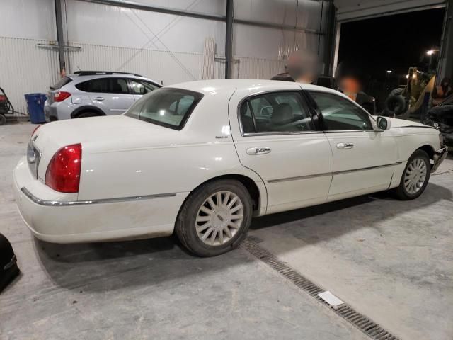 2005 Lincoln Town Car Signature