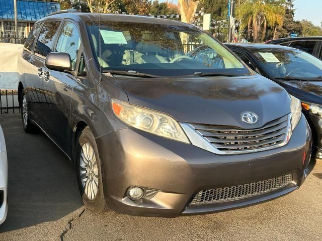 2013 Toyota Sienna XLE