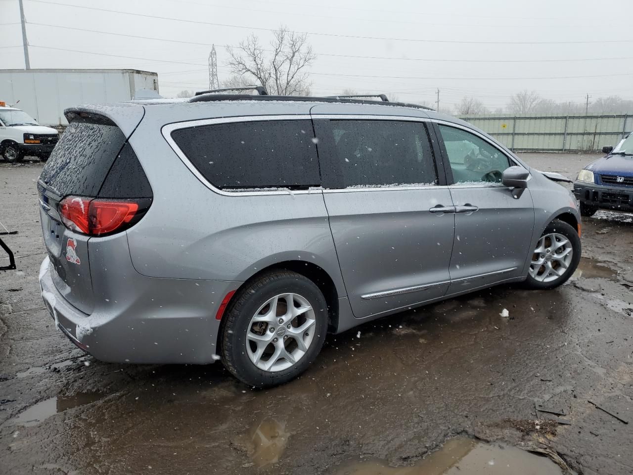 2017 Chrysler Pacifica Touring l