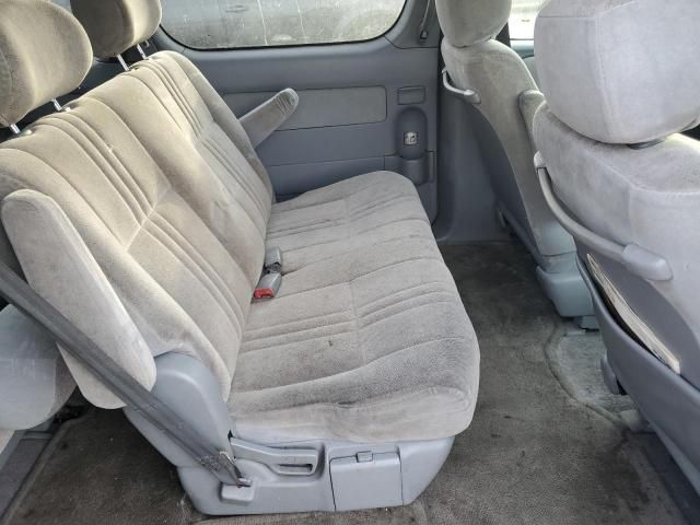 1999 Toyota Sienna CE