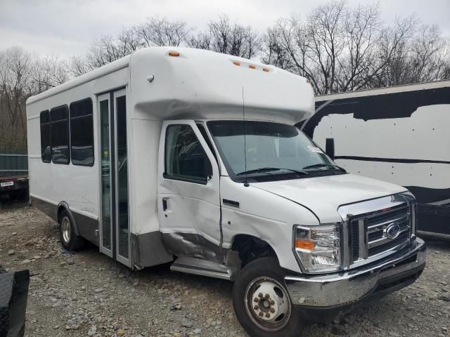 2018 Ford Econoline E450 Super Duty Cutaway Van