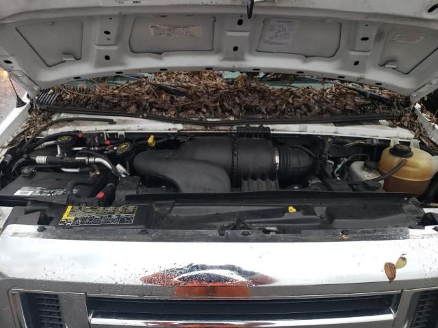 2016 Ford Econoline E350 Super Duty Cutaway Van