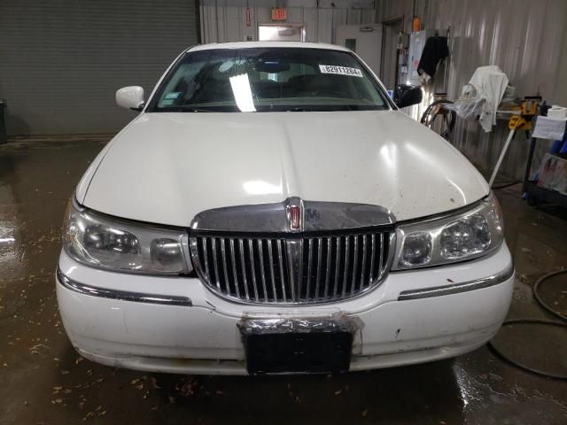 2002 Lincoln Town Car Signature