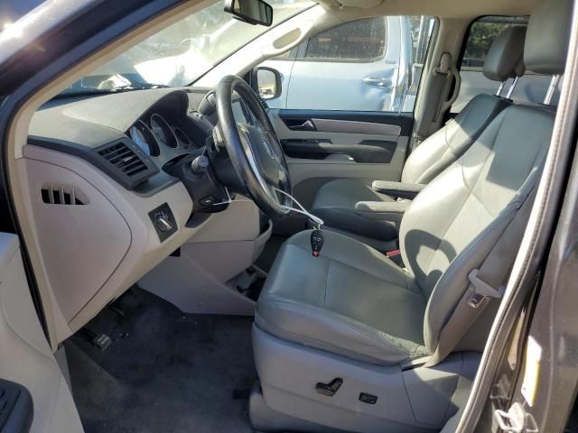 2012 Volkswagen Routan SE