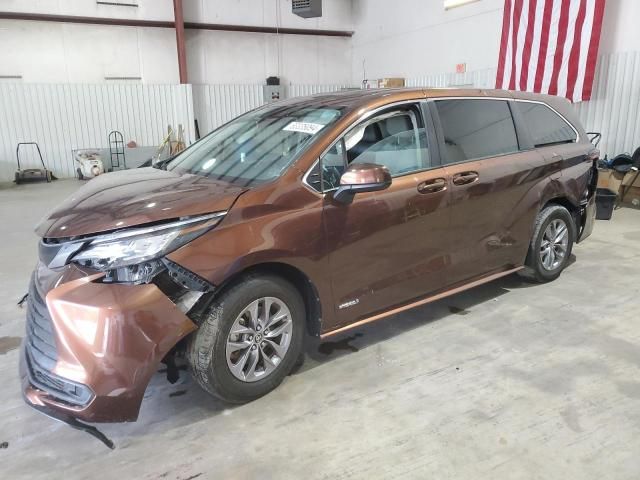 2021 Toyota Sienna LE