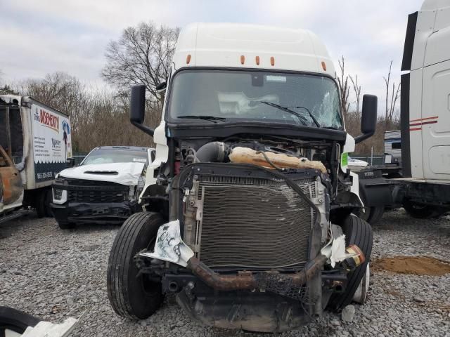 2019 Freightliner Cascadia 126