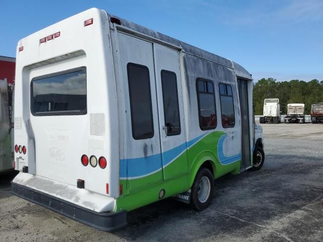 2010 Ford Econoline E350 Super Duty Cutaway Van