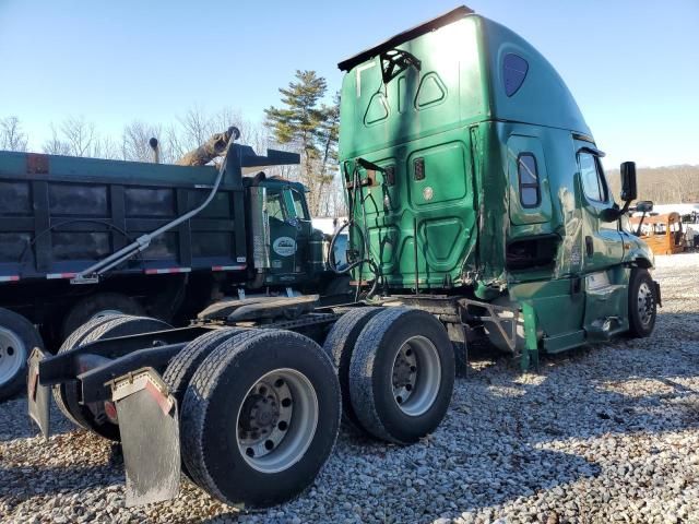 2015 Freightliner Cascadia 125