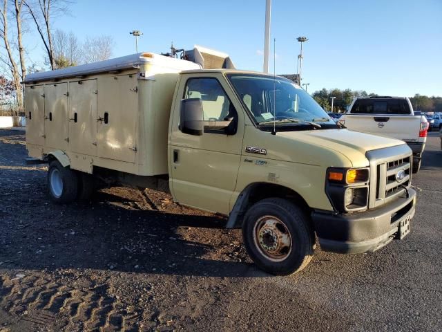 2011 Ford Econoline E450 Super Duty Cutaway Van