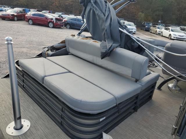 2021 Bennington Marine Boat