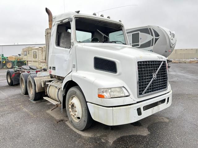 2010 Volvo VN VNM