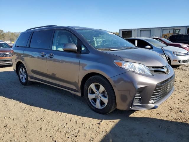 2019 Toyota Sienna LE