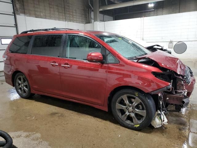 2016 Toyota Sienna SE