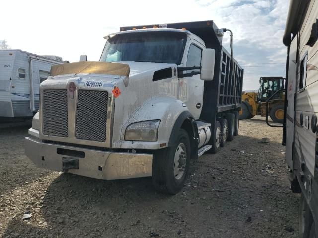 2016 Kenworth Construction T880