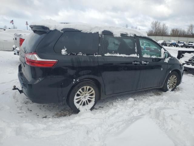 2017 Toyota Sienna XLE