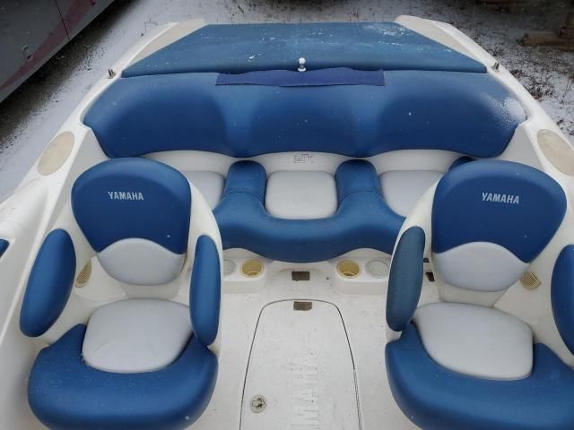 2002 Yamaha Boat