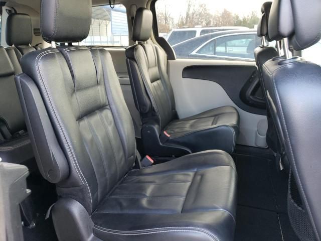 2015 Chrysler Town & Country LX