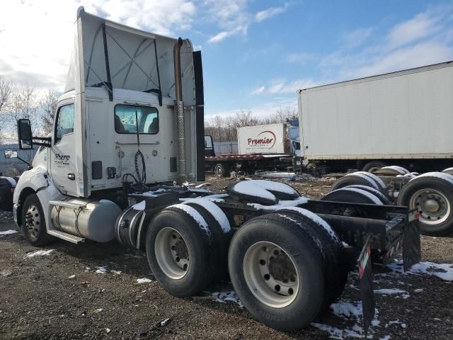 2017 Kenworth Construction T680