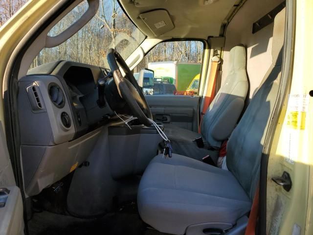 2011 Ford Econoline E450 Super Duty Cutaway Van