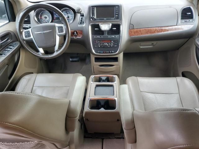 2011 Chrysler Town & Country Touring L